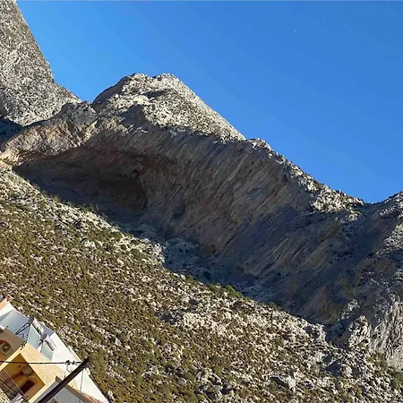 Grande Grotta House In Armeos *